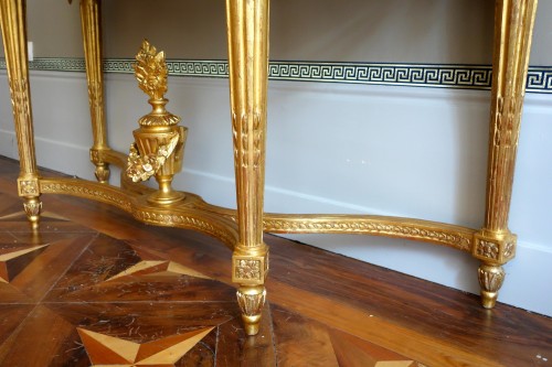 XVIIIe siècle - Console en bois doré d'époque Louis XVI