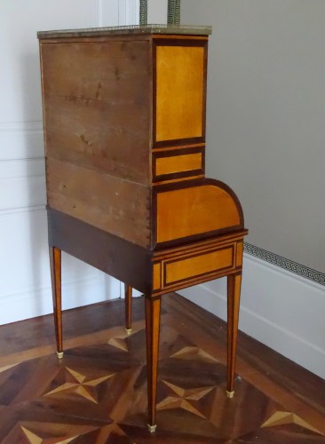 Louis XVI - Bureau cylindre en citronnier et acajou, fin de l'époque Louis XVI