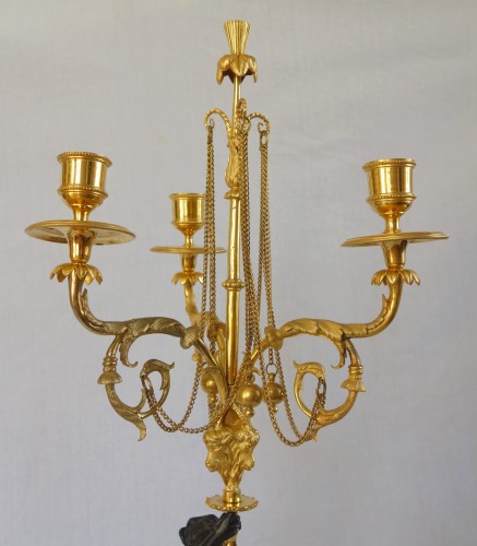 Antiquités - Paire de candélabres en marbre et bronze doré d'époque Louis XVI