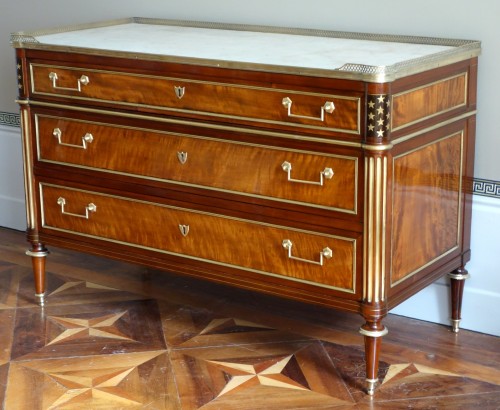 Mobilier Commode - Commode d'époque Directoire en plaquage d'acajou et citronnier