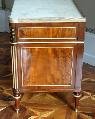 Directoire - Commode d'époque Directoire en plaquage d'acajou et citronnier