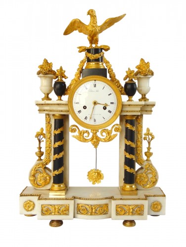 Pendule portique d'époque Louis XVI en mabre et bronze doré