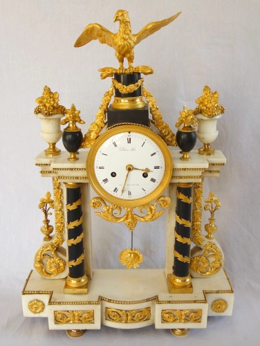 Pendule portique d'époque Louis XVI en mabre et bronze doré - Horlogerie Style Louis XVI