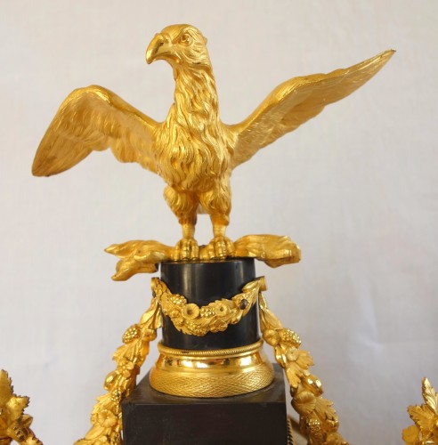 XVIIIe siècle - Pendule portique d'époque Louis XVI en mabre et bronze doré