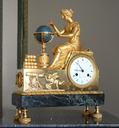 Horlogerie Pendule - Pendule Empire L'étude de l'Astronomie, cadran signé Piolaine à Paris
