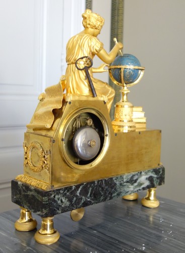 Empire - Pendule Empire L'étude de l'Astronomie, cadran signé Piolaine à Paris