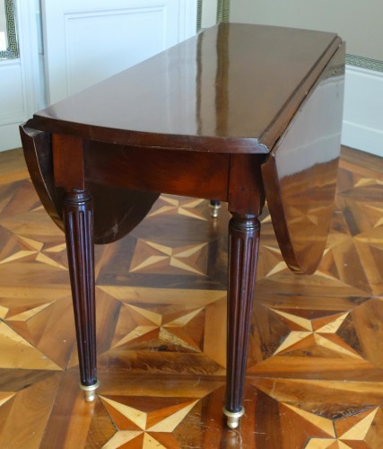 Antiquités - Table de salle à manger en acajou à mécanisme d'époque Louis XVI