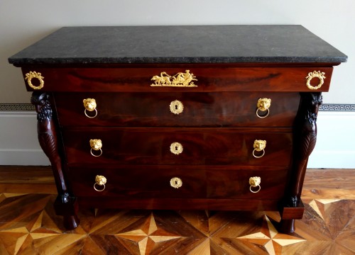 Commode d'époque Consulat en acajou attribuée à Jacob Frères - Empire