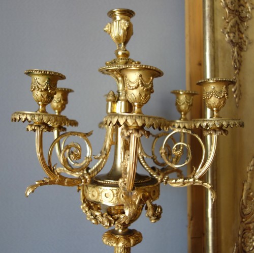 XIXe siècle - Paire de candélabres fin Napoléon III en bronze doré d'après Dugourc