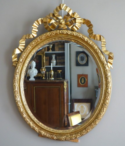 Miroirs, Trumeaux  - Miroir Louis XVI  en bois doré de forme ovale 