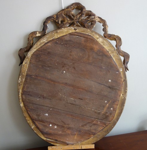 Antiquités - Miroir Louis XVI  en bois doré de forme ovale 