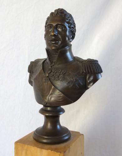 XIXe siècle - Buste de Charles X en bronze patiné et marbre jaune de Sienne