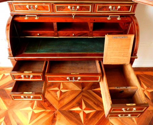 Louis XVI - Bureau cylindre en acajou d'époque Louis XVI