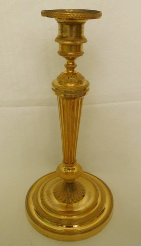 Luminaires Bougeoirs et Chandeliers - Flambeaux Louis XVI en bronze doré attribués à Claude Galle
