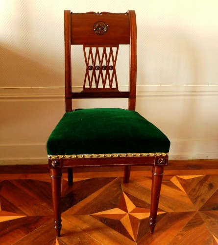 Paire de chaises à l'Etrusque Directoire en acajou - GSLR Antiques