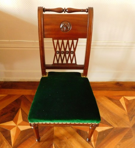 Antiquités - Paire de chaises à l'Etrusque Directoire en acajou
