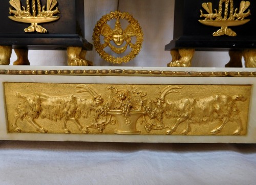 Antiquités - French late 18th century ormolu and marble clock