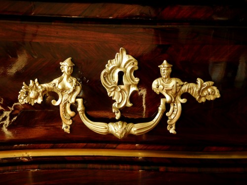 Commode en bois de violette d'époque Louis XV estampille Marchand - Louis XV