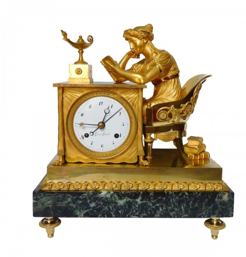 Pendule d'époque Empire "la Liseuse" bronze doré, cadran signé de Grand Girard