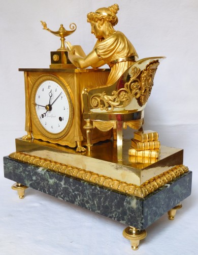 Pendule d'époque Empire "la Liseuse" bronze doré, cadran signé de Grand Girard - Horlogerie Style Empire