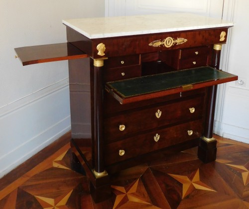 Mobilier Bureau et Secrétaire - Commode secrétaire en acajou moucheté estampillée Molitor