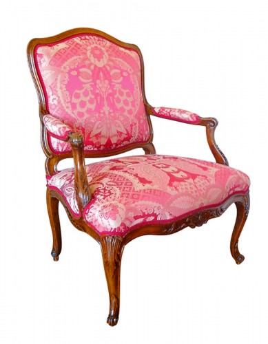 Fauteuil Louis XV estampillé Michel Cresson