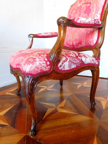 Antiquités - Fauteuil Louis XV estampillé Michel Cresson