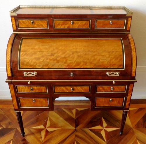 Bureau cylindre en citronnier et acajou, début XIXe siècle - GSLR Antiques