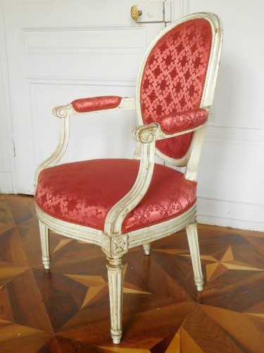XVIIIe siècle - Paire de fauteuils cabriolets estampillés Lelarge