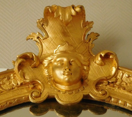 Régence - Grand miroir en bois sculpté et doré, époque Régence