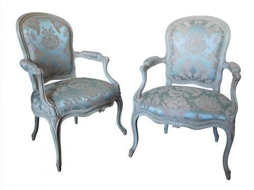 Paire de fauteuils cabriolets Louis XV estampillé de PFJ Corbisier