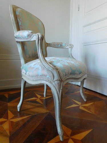 Louis XV - Paire de fauteuils cabriolets Louis XV estampillé de PFJ Corbisier