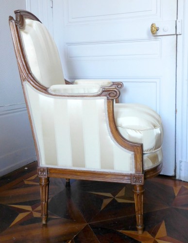 JBB Demay : large Louis XVI bergere, Tassinari &amp; Chatel silk, 18th century - Louis XVI