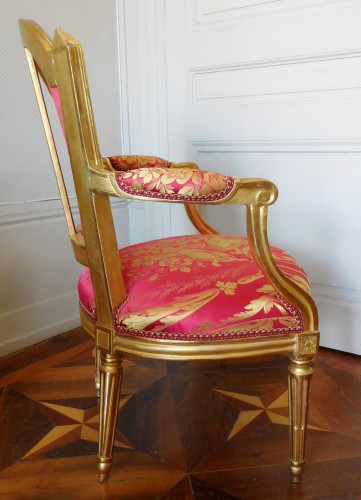 Antiquités - Louis XVI cabriolet armchair, gold leaf gilt - stamp of Mariette