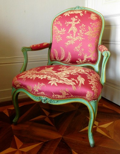 Sièges Fauteuil & Bergère - Paire de fauteuils Louis XV à la Reine estampille Pierre Bara