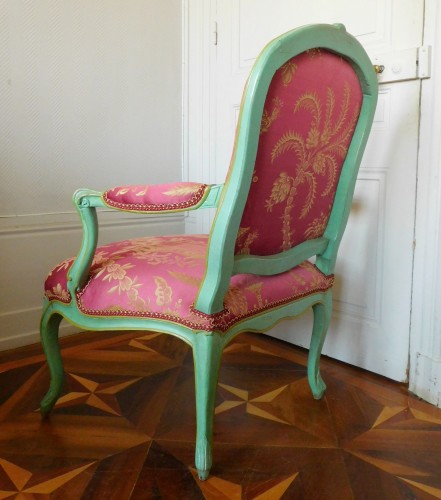 Antiquités - Paire de fauteuils Louis XV à la Reine estampille Pierre Bara