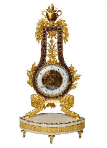 Pendule d'époque Directoire en bronze doré et émail bleu