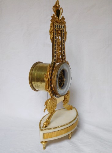 Pendule d'époque Directoire en bronze doré et émail bleu - Horlogerie Style Directoire