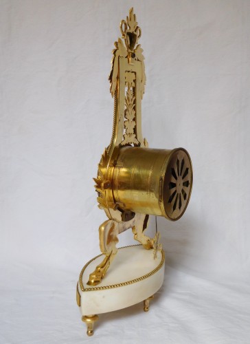 Pendule d'époque Directoire en bronze doré et émail bleu - GSLR Antiques