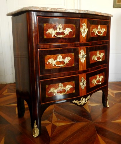 Commode d'entre deux d'époque Louis XV Estampillée de Holthausen - Mobilier Style Louis XV