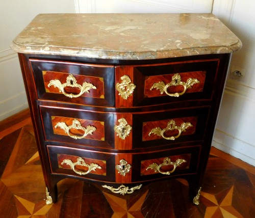 Commode d'entre deux d'époque Louis XV Estampillée de Holthausen - GSLR Antiques