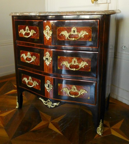 Commode d'entre deux d'époque Louis XV Estampillée de Holthausen - Louis XV