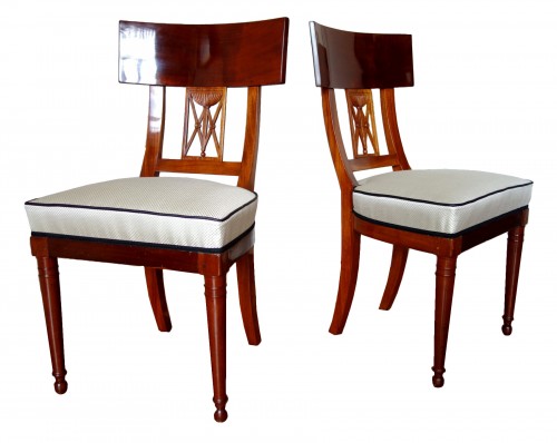Série de six chaises de salle à manger d'époque Consulat