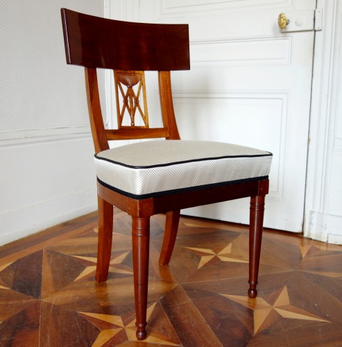 XIXe siècle - Série de six chaises de salle à manger d'époque Consulat