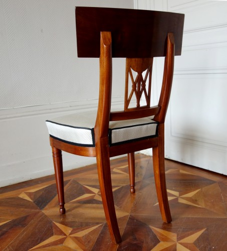 Antiquités - Série de six chaises de salle à manger d'époque Consulat