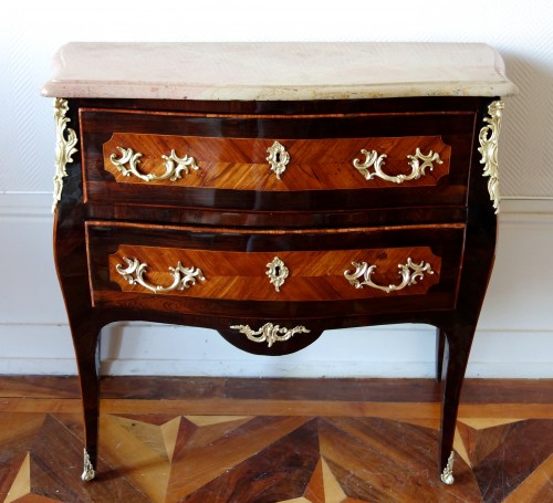 XVIIIe siècle - Commode d'entre deux d'époque Louis XV estampillée de Birclet