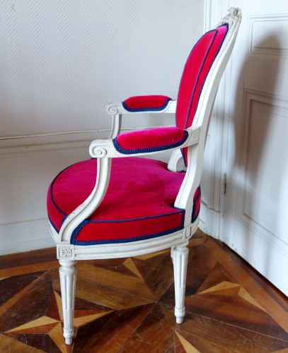 XVIIIe siècle - Fauteuil Cabriolet en bois sculpté d'époque Louis XVI Estampille JB Boulard