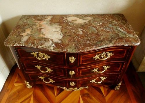 XVIIIe siècle - Commode d'époque Louis XV estampillée de Fléchy