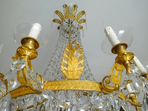 Antiquités - Lustre corbeille en cristal et bronze doré vers 1810-1820