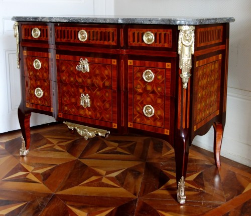 XVIIIe siècle - Commode Transition en marqueterie estampille de Pierre Macret